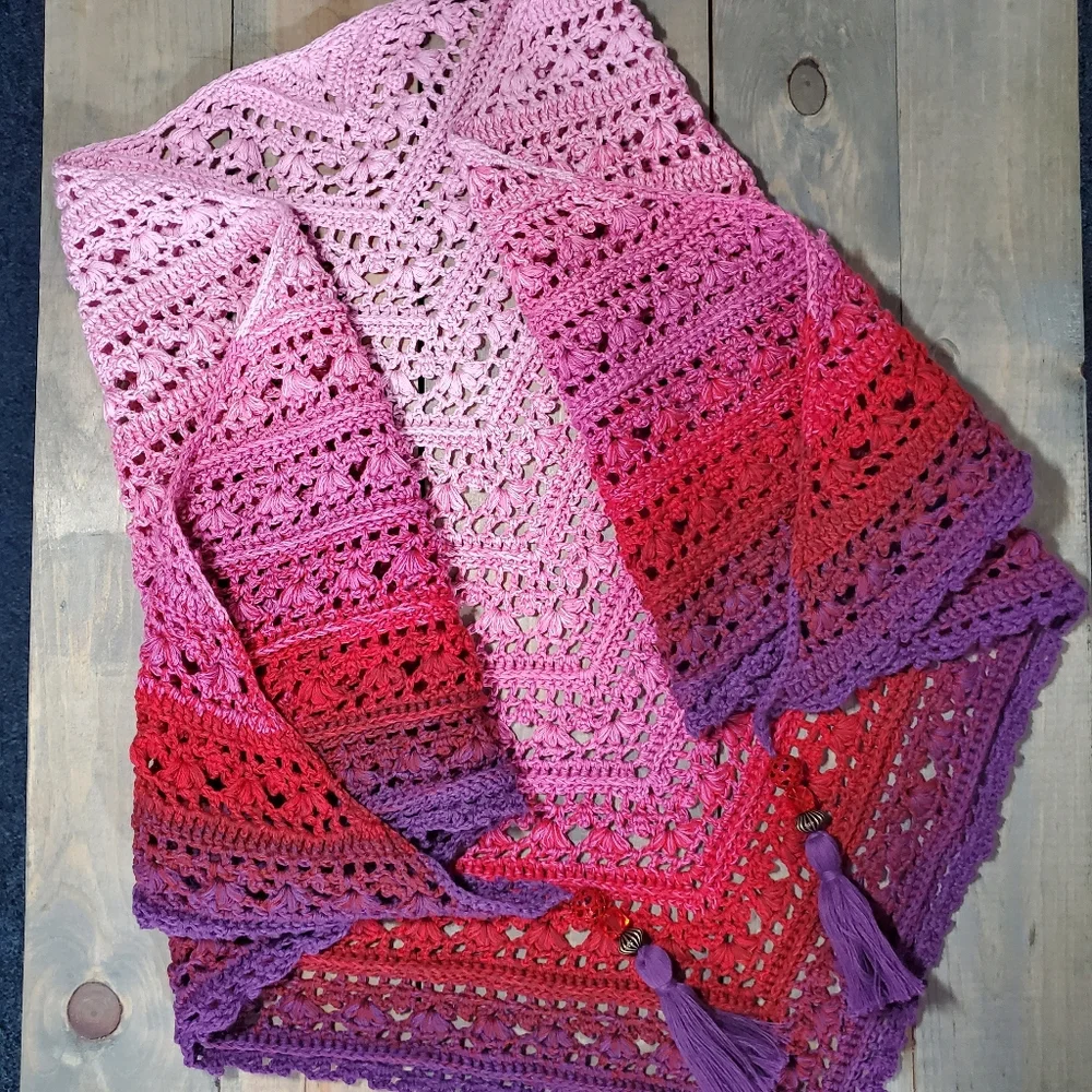 💖 New Handmade Crochet Light weighted Baktus / Shawl / Triangular Scarf